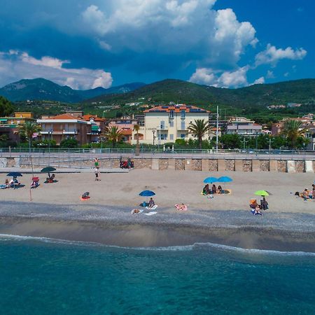 بيترا ليغوري Residence Villa Carmen Fronte Mare A 50 Mt المظهر الخارجي الصورة