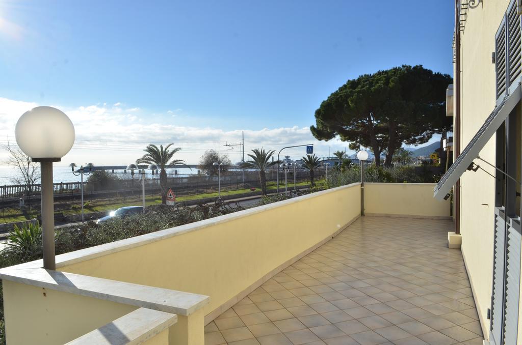 بيترا ليغوري Residence Villa Carmen Fronte Mare A 50 Mt المظهر الخارجي الصورة