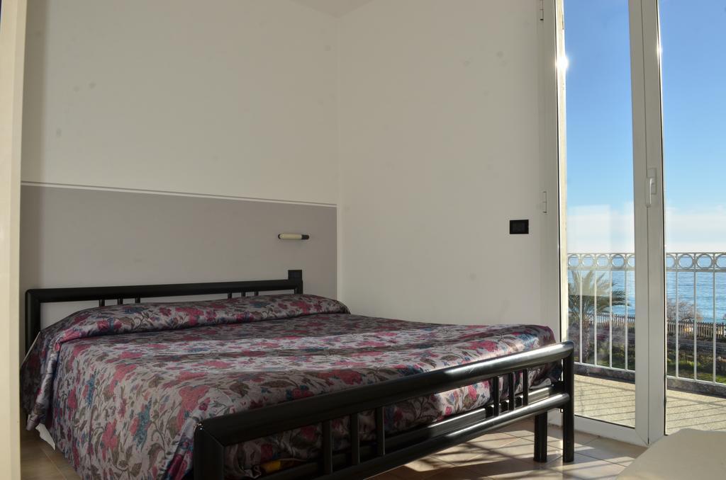بيترا ليغوري Residence Villa Carmen Fronte Mare A 50 Mt المظهر الخارجي الصورة