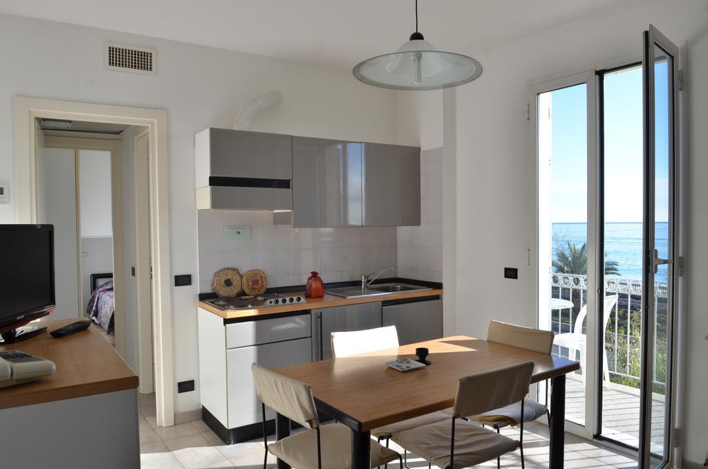 بيترا ليغوري Residence Villa Carmen Fronte Mare A 50 Mt المظهر الخارجي الصورة